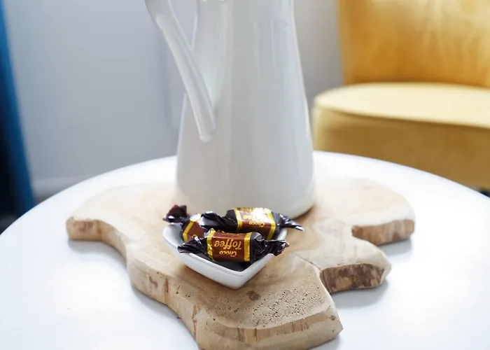 La Fleur D Avec Son Parking Honfleur