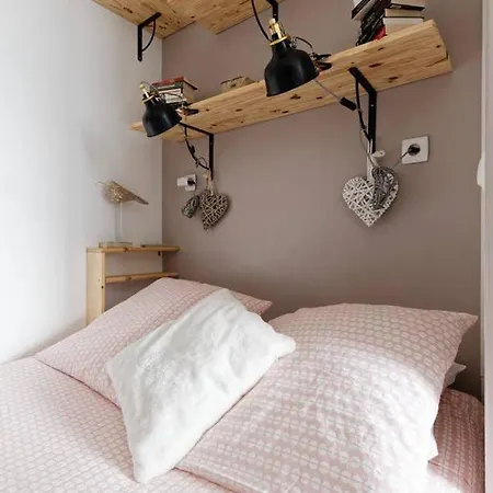 La Fleur D Avec Son Parking