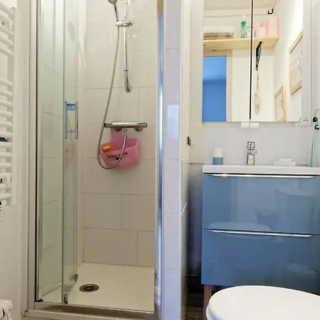 La Fleur D Avec Son Parking *