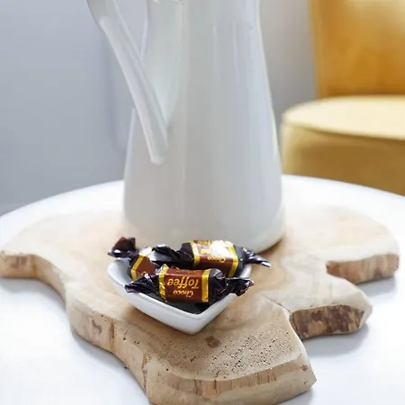 La Fleur D Avec Son Parking Honfleur