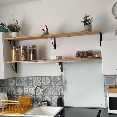 La Fleur D Avec Son Parking