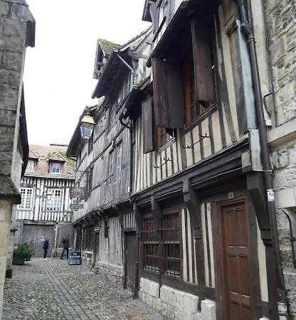 La Fleur D Avec Son Parking