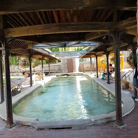 La Fleur D Avec Son Parking Honfleur