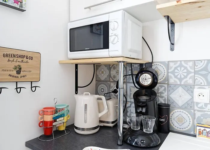 La Fleur D Avec Son Parking *